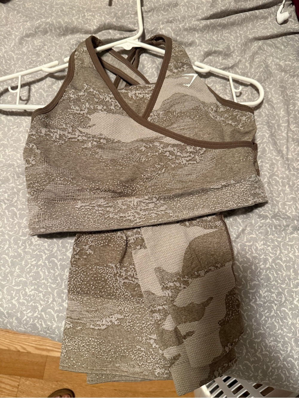 Seamless Cross-Back Sports Bra & Short Set - Taupe Camo animal adapt GS